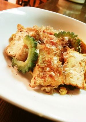 A picture of Bitter Melon Champuruu with Atsuage.