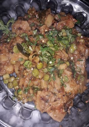 A picture of Roti masala.