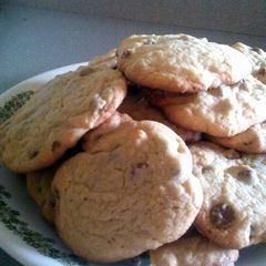 A picture of Awesome Chocolate Chip Cookies.