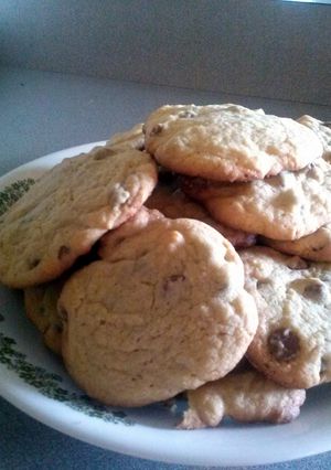 A picture of Awesome Chocolate Chip Cookies.