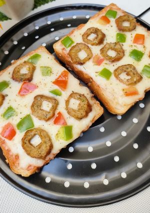 A picture of Pan Pizza Sandwich 🥪🥪.