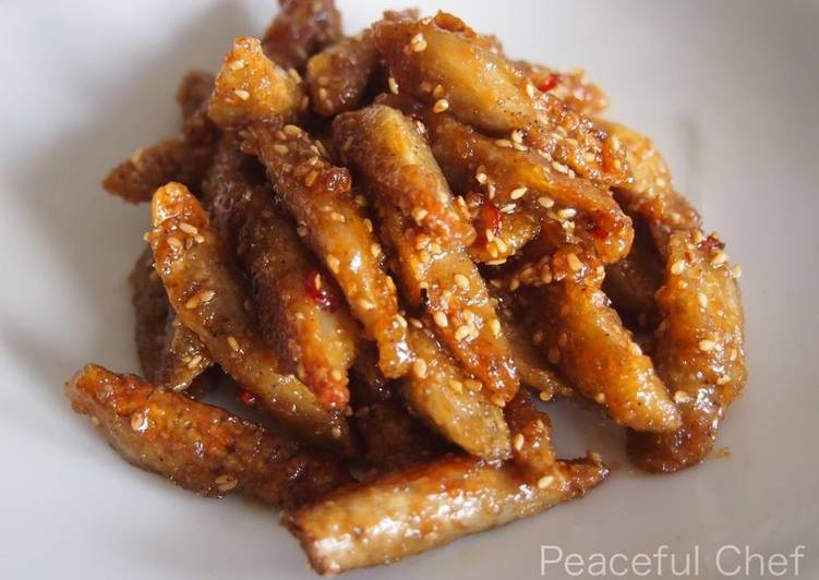 ［Vegetarian] Fried Burdock Root with Sweet-Salty Sauce and Sesame Seeds