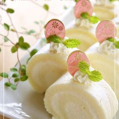 A picture of White Roll Cake with White Chocolate.