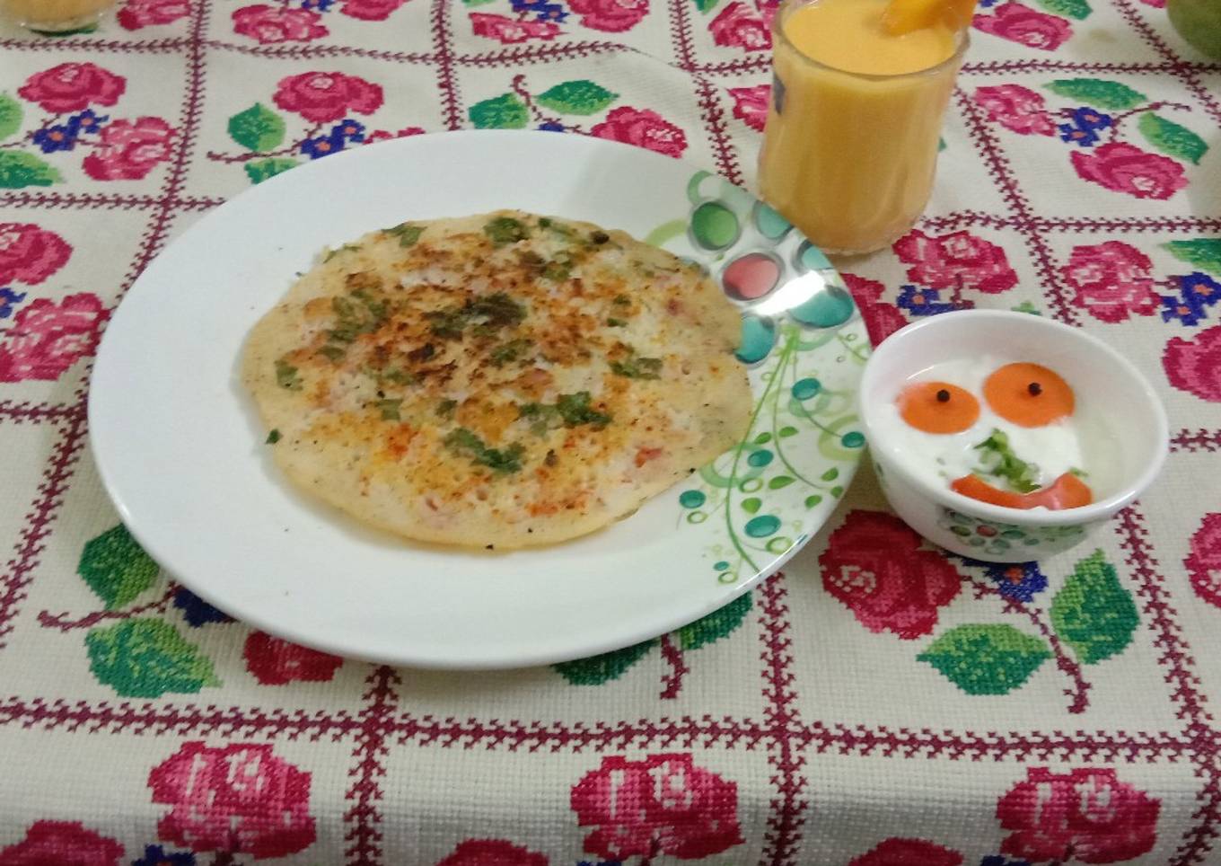 Uttapam with coconut chutney