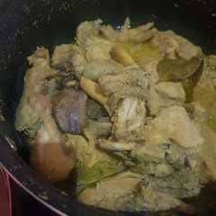 A picture of Ayam ungkep untuk stok digoreng.