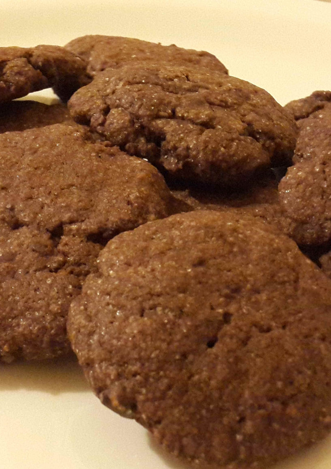 A picture of Cocoa and chocolate chip cookies.