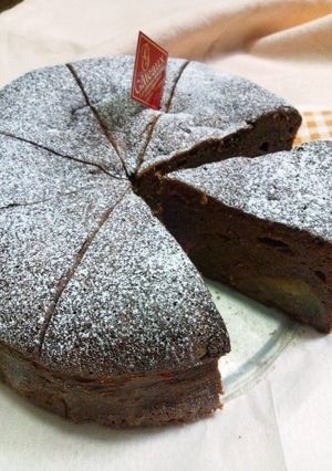 A picture of Fluffy and Moist ! Rich Chocolate Gateau.