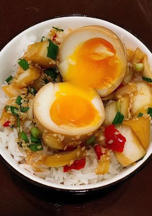 Hình của món Trứng ngâm tương (Mayak eggs).