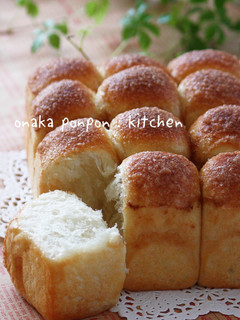 A picture of Honey and Cinnamon Sugar-Topped Pull-Apart Bread Made With Natural Homemade Starter.