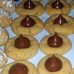 A picture of Ray's' ¤Rootbeer Peanut Butter Kiss Cookies¤.