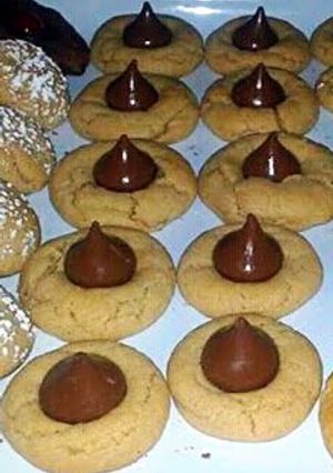 A picture of Ray's' ¤Rootbeer Peanut Butter Kiss Cookies¤.