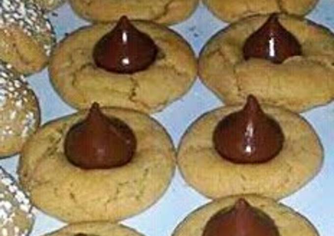 Recipe of Quick Ray’s’ ¤Root Peanut Butter Kiss Cookies¤