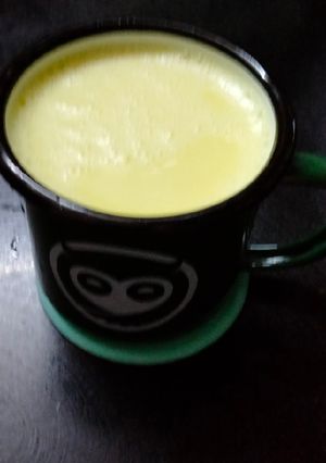 हल्दी, सोंठ वाला दूध (Haldi sonth wala doodh recipe in hindi) रेसिपी मुख्य फोटो