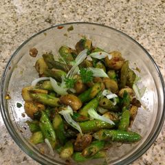 A picture of Garlicky Asparagus and Mushroom Stirfry.