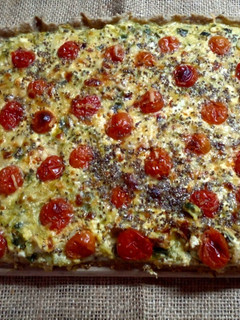 Una foto de Tarta de zapallitos y cherrys