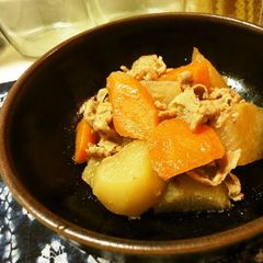 A picture of Refreshing Simmered Pork, Daikon Radish, and Carrot.