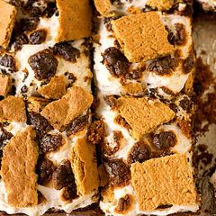 A picture of Easy S'more Brownie Bars.