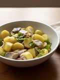 Salade de hareng fumé, pommes de terre et coriandre