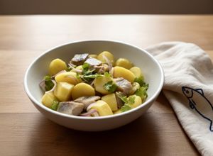 Une photo de Salade de hareng fumé, pommes de terre et coriandre