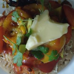 A picture of Avacado, pepper, sweet corn pizza.