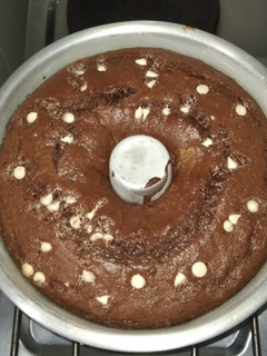 Una foto de Budín de chocolate con chispas de chocolate blanco