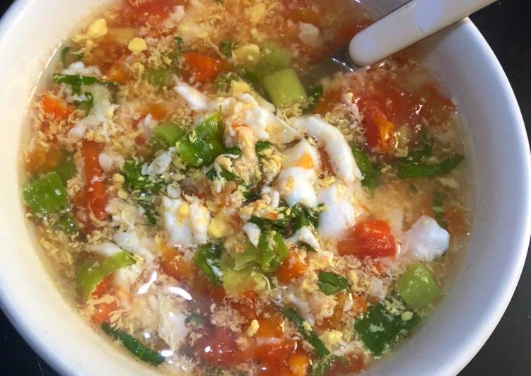 Langkah Mudah untuk Menyiapkan Sup Tomat Telur Rebus #menudiet #masaktanpaminyak yang Menggugah Selera