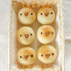 A picture of Bread Rolls with Birdie Faces.