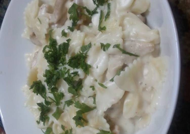 How to Make Award-winning pasta with white sauce and chicken