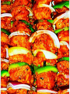 A picture of Mike's Garlic Sriracha Chicken Scewers.