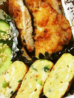 A picture of Thickly Rolled Omelet with Green Onions.
