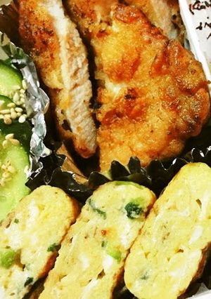 A picture of Thickly Rolled Omelet with Green Onions.