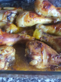 Una foto de Jamoncitos de pollo al horno con miel y mostaza antigua