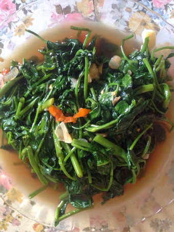 Langkah Mudah untuk Menyiapkan Tumis Kangkung Saos Teriyaki, Lezat