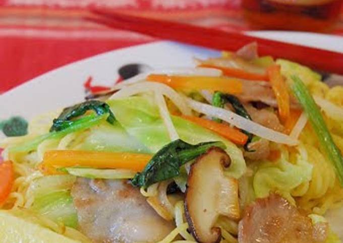 Yakisoba Noodles with Lots Of Vegetables and Fish Sauce