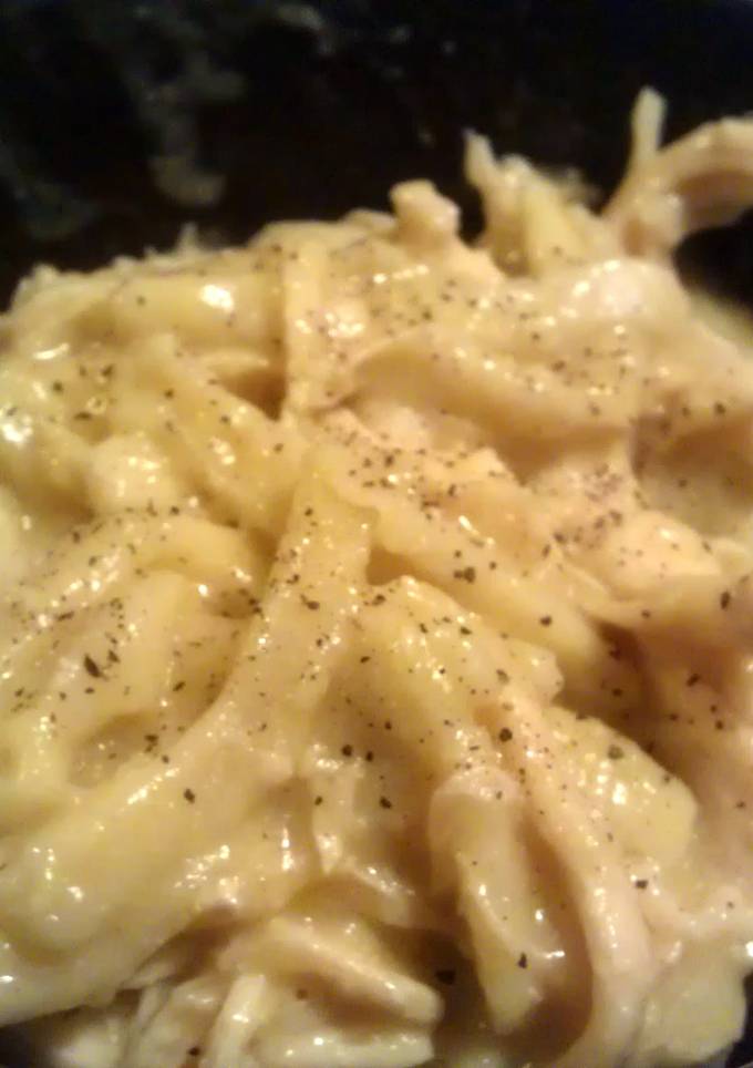 A picture of crockpot chicken and noodles.