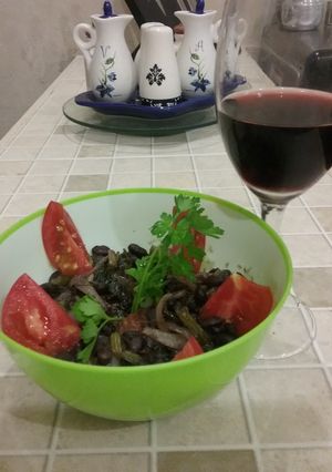 Una foto de Ensalada de frijoles negros