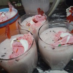 A picture of Banana Strawberry milk Delight.