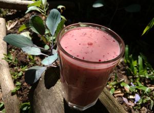 Una foto de Licuado smoothie de ciruelas y pera