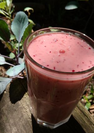 Una foto de Licuado smoothie de ciruelas y pera