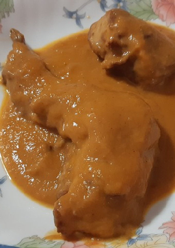 Una foto de Conejo en salsa de peras