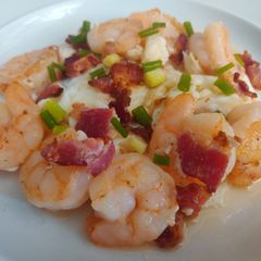 A picture of Stir fried shrimps with egg whites.
