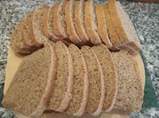 Una foto de pan de espelta integral