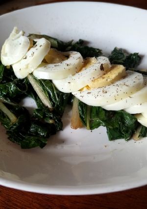 A picture of Spinach egg salad.