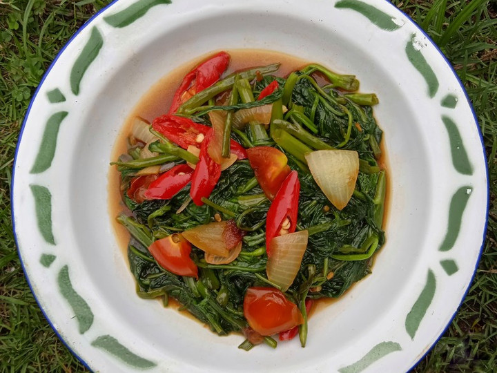 Langkah Mudah untuk Menyiapkan Tumis Kangkung Saus Tiram, Lezat