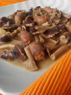 Una foto de Bolets con longanizas blancas
