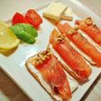 Tostas con salmón ahumado y queso fresco