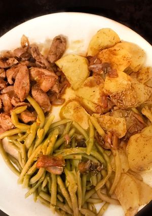 Une photo de Canard sauce Fraise & Balsamique avec ses Pommes de terre salardaises et Brocolis