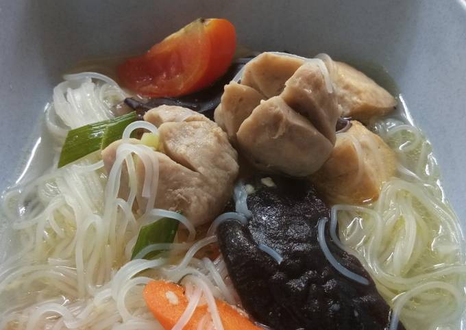 Resep bikin Sop Bihun Jamur Kuping dijamin sesuai selera
