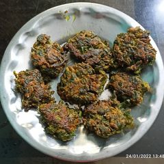সর্ষে শাকের বড়া.. A picture of সর্ষে শাকের বড়া...