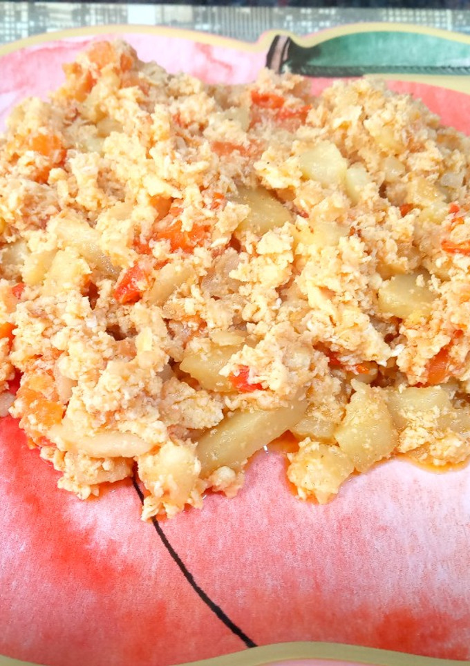 Una foto de Revuelto de huevos con patata al comino